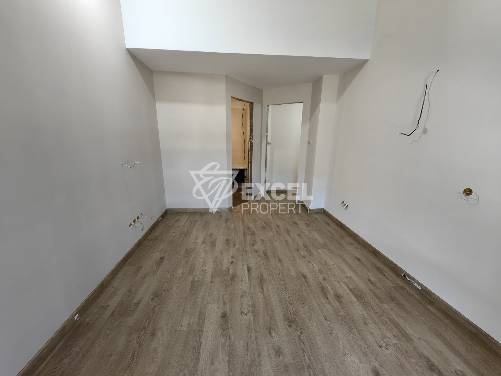 Тристаен апартамент за продажба в сграда с ниска такса и невероятна панорама Пирин