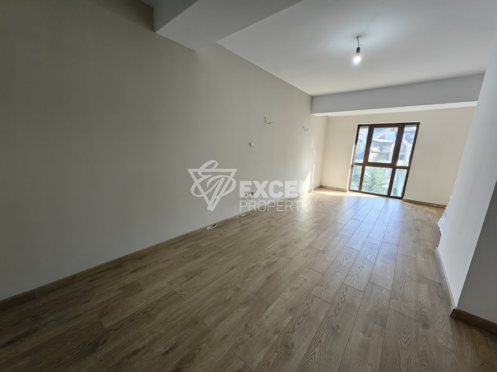 Тристаен апартамент за продажба в сграда с ниска такса и невероятна панорама Пирин