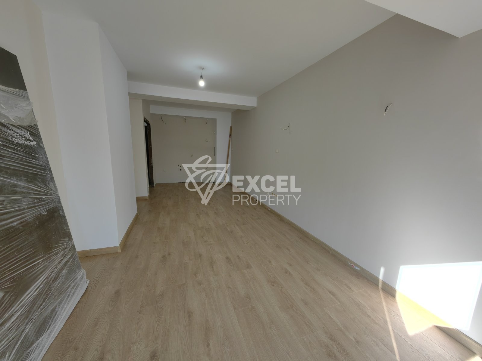 Тристаен апартамент за продажба в сграда с ниска такса и невероятна панорама Пирин