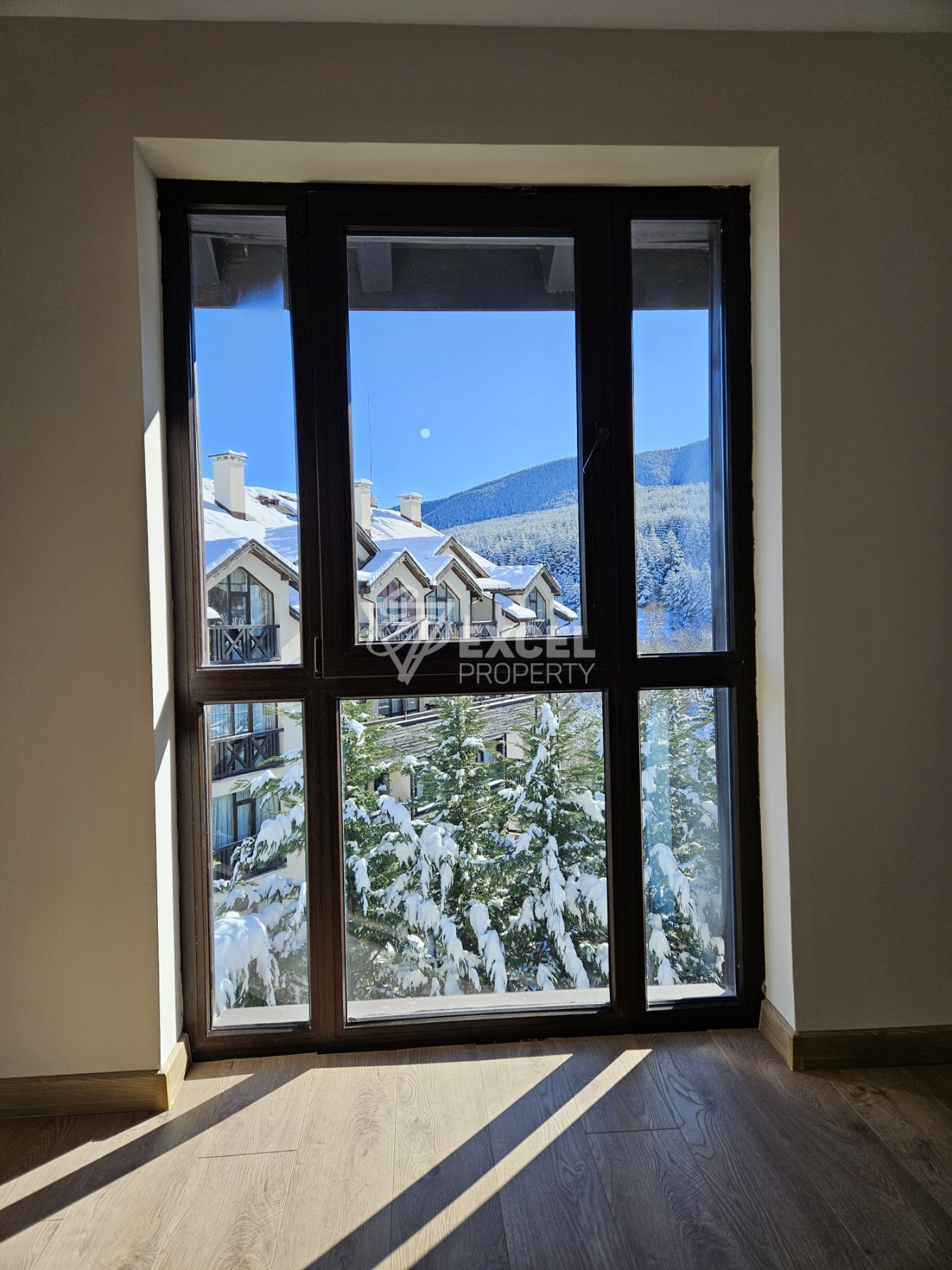 Тристаен апартамент за продажба в сграда с ниска такса и невероятна панорама Пирин