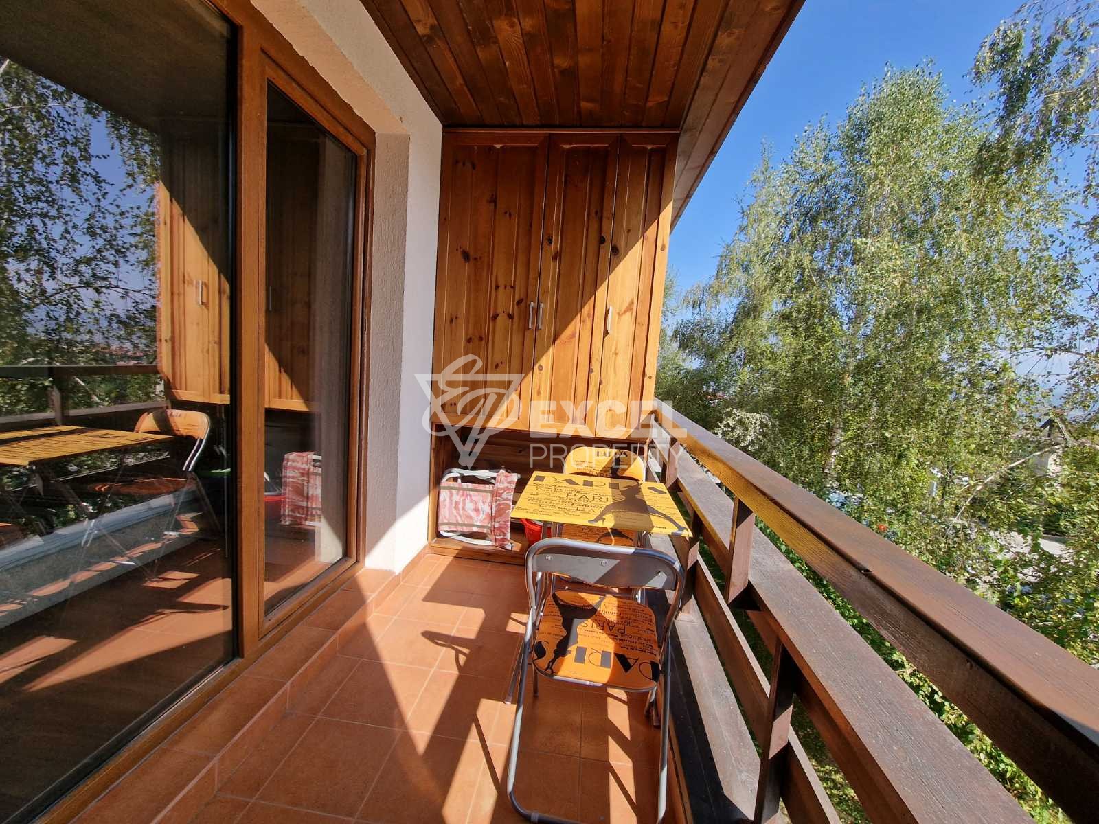Двустаен апартамент с гледка към басейна в хотелската част на Green Life, Банско