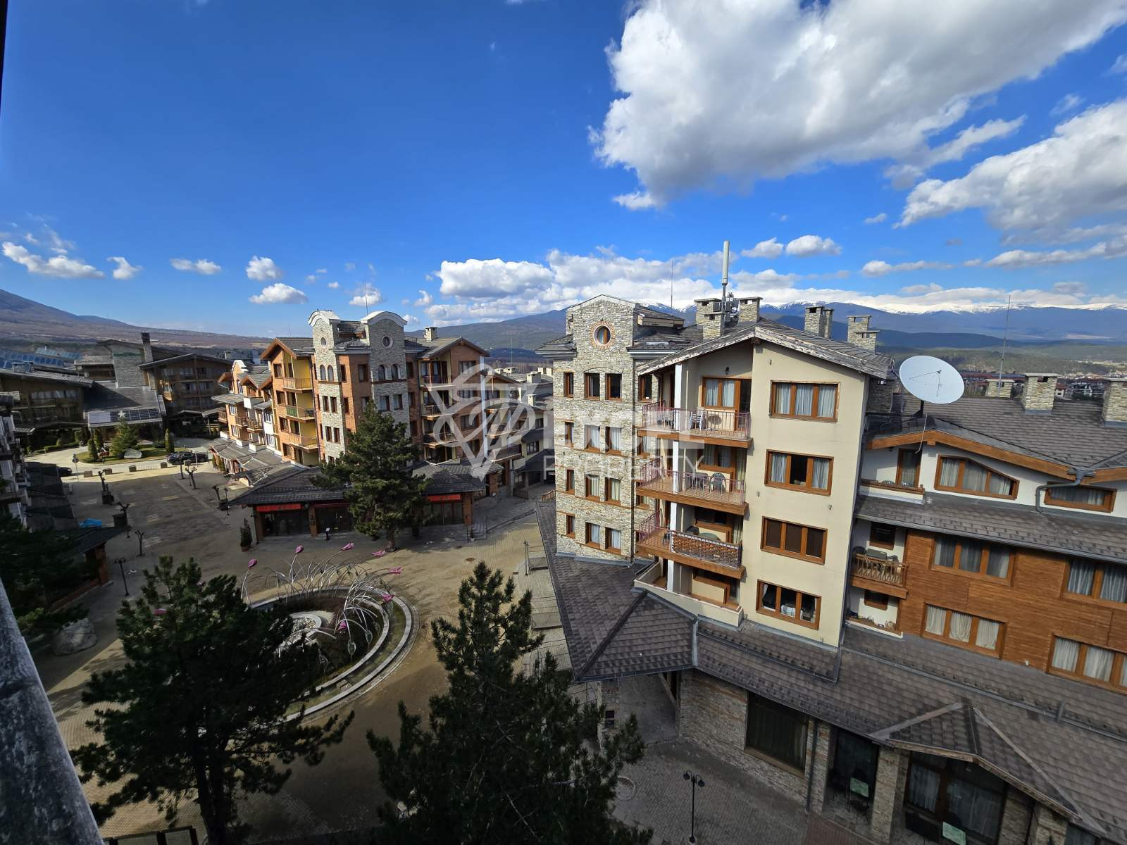 Елегантен многостаен апартамент за продажба в сърцето на Pirin Golf & Country Club: Лукс и съвършенство!