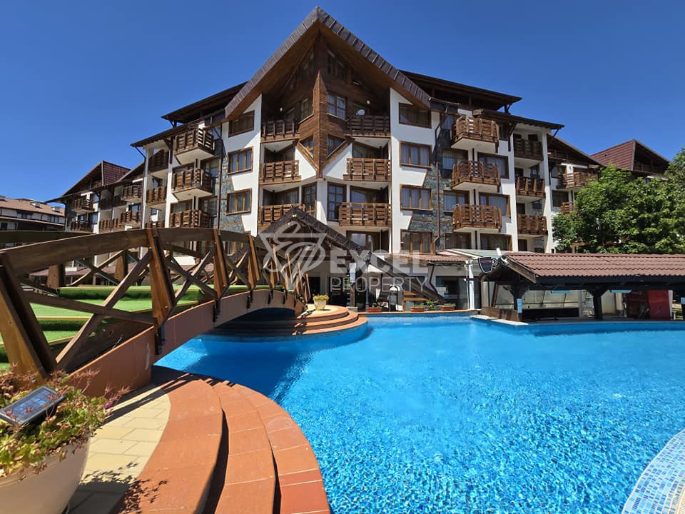 Под наем: Двустаен апартамент с гледка към басейна в Belvedere Holiday Club, Банско