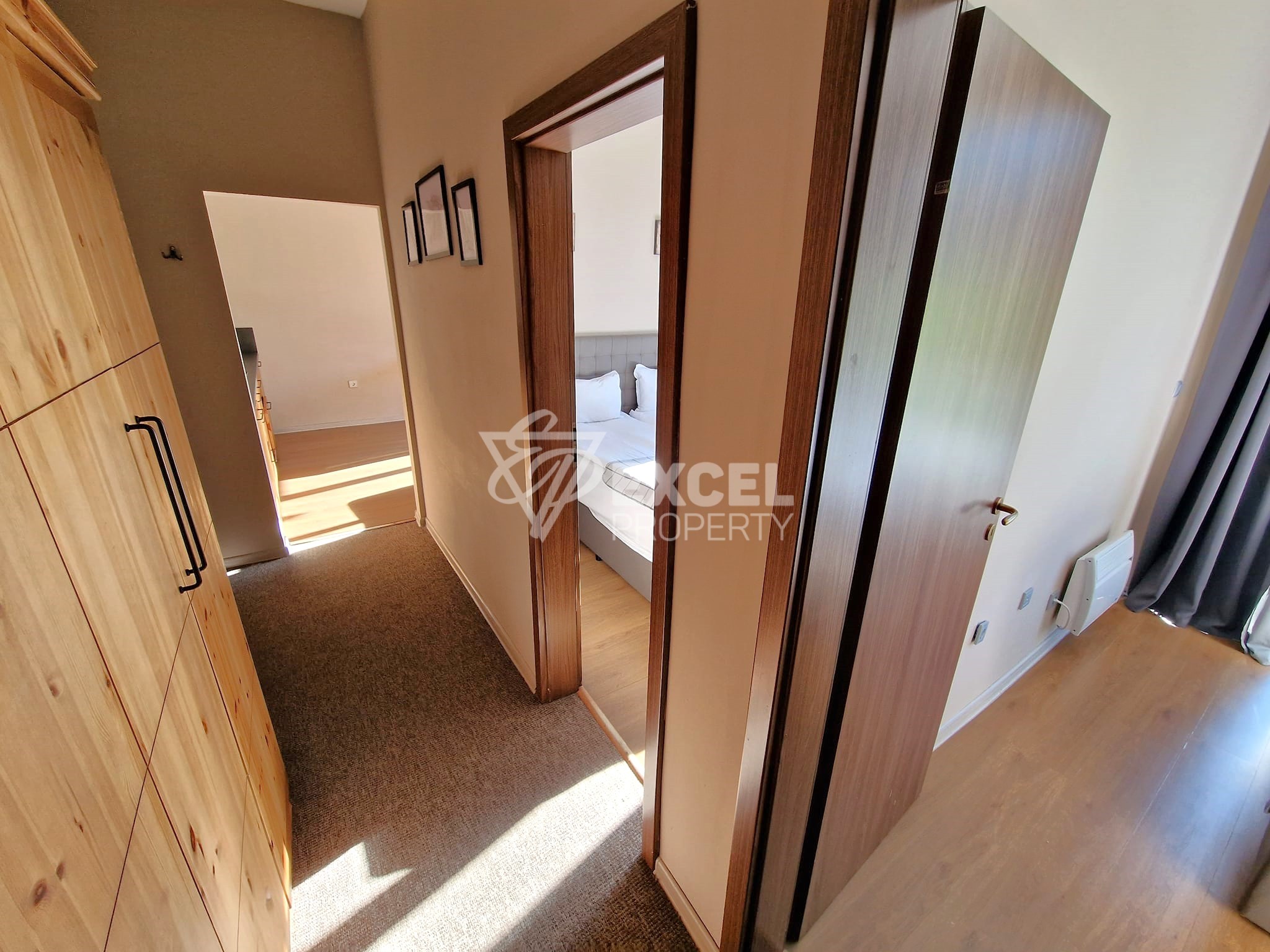 Тристаен апартамент с южно изложение за продажба в комплекс Cornelia, до Pirin Golf