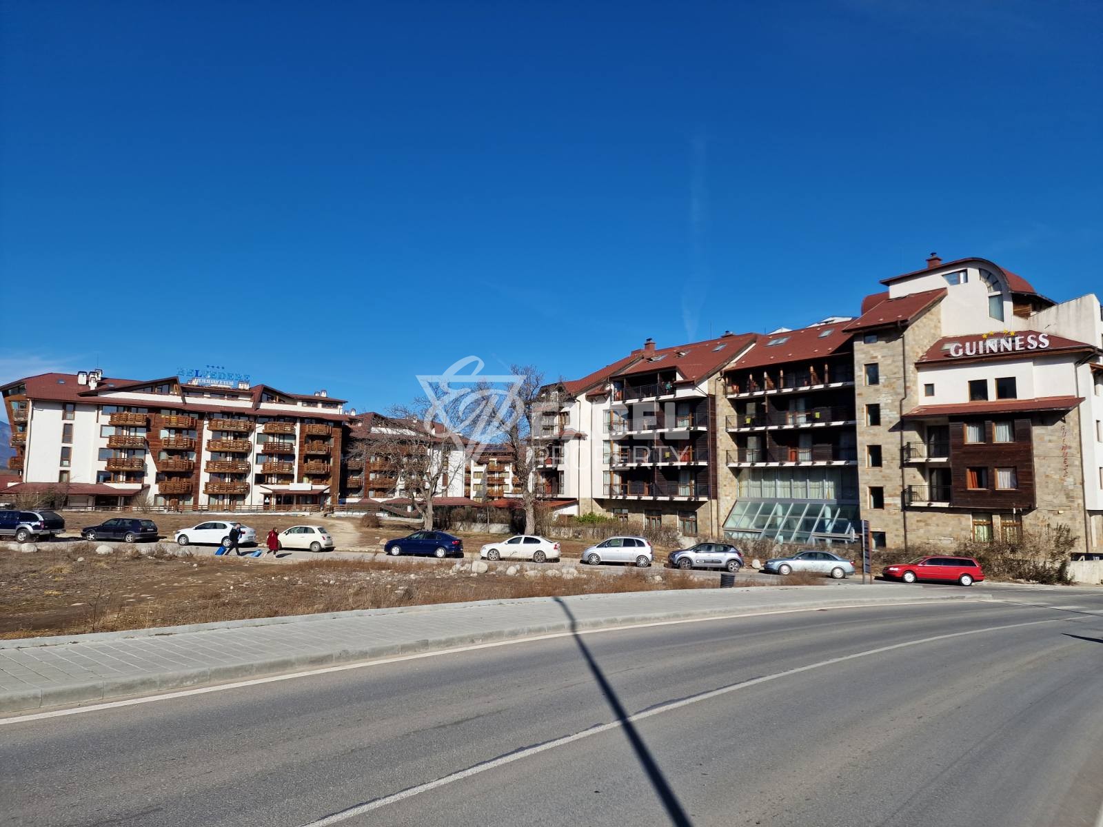 Тристаен апартамент на 200 метра от ски лифта за продажба в MPM Guinness hotel, Банско