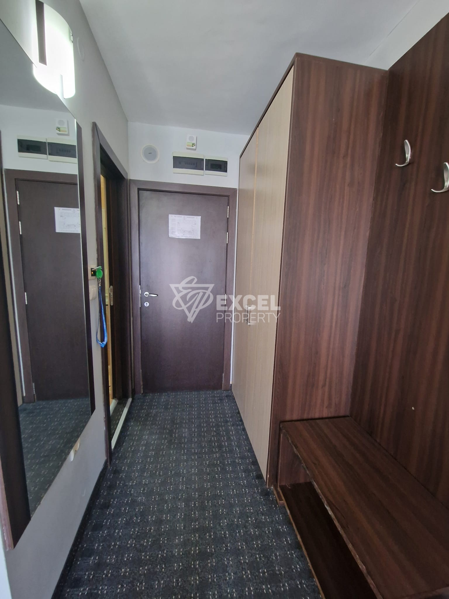 Студио с тераса и планинска гледка за продажба до ски лифта Банско, Guinness Hotel