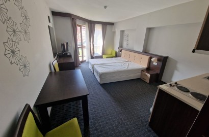 Студио с тераса и планинска гледка за продажба до ски лифта Банско, Guinness Hotel