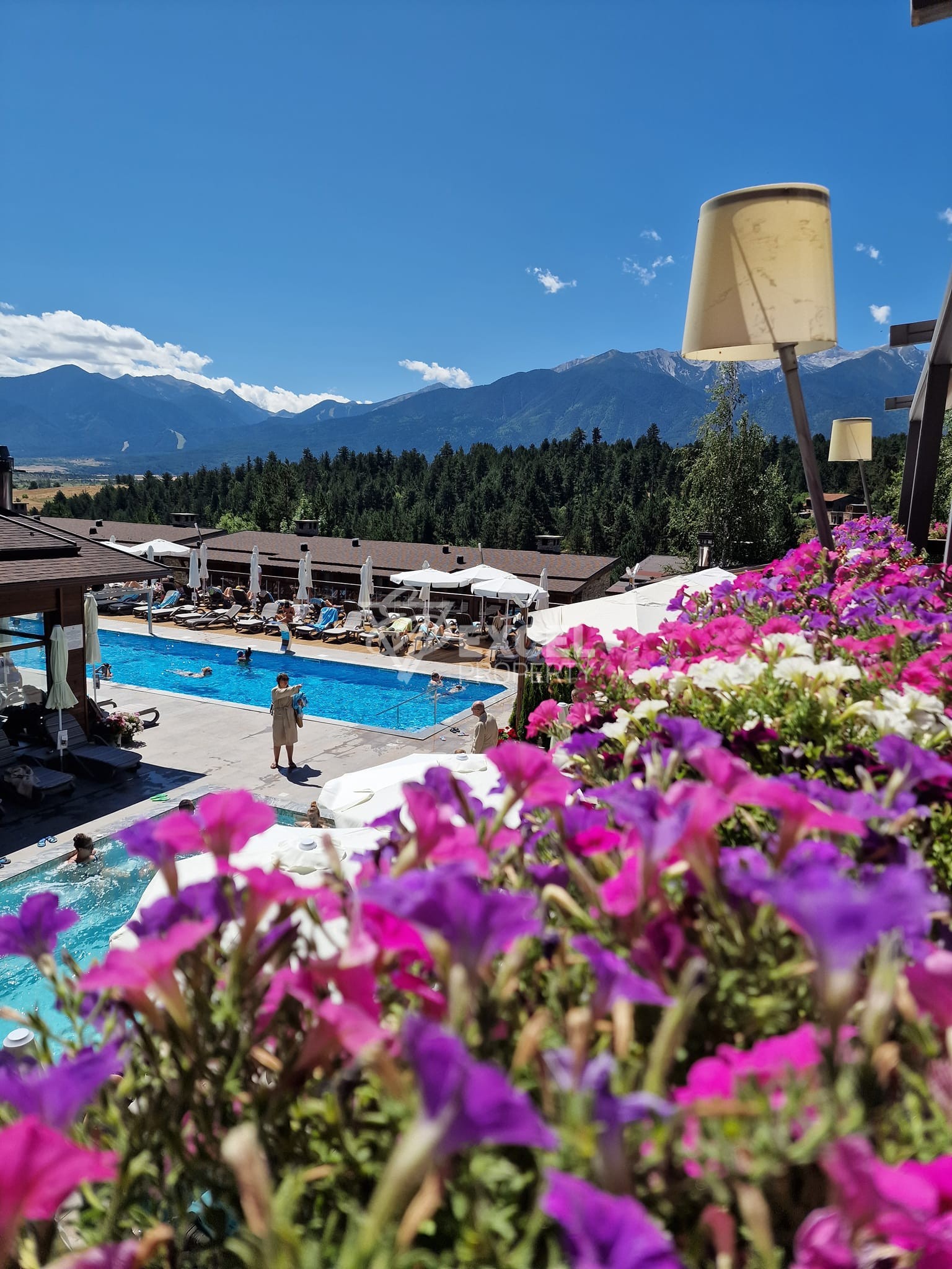 Редова къща с 4 спални и прилежащ двор за продажба в Katarino SPA, район Разлог