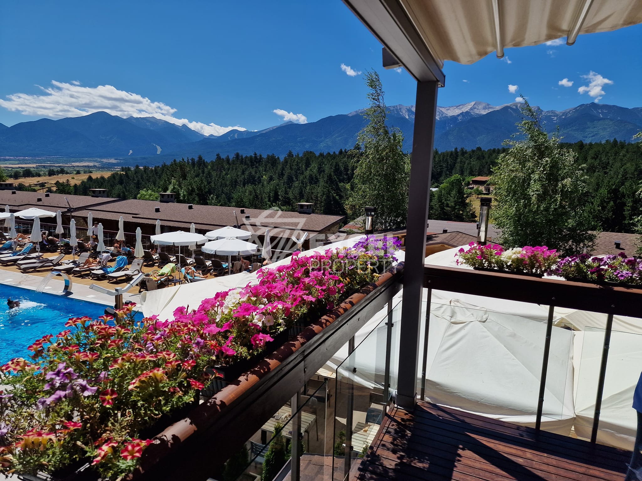 Редова къща с 4 спални и прилежащ двор за продажба в Katarino SPA, район Разлог