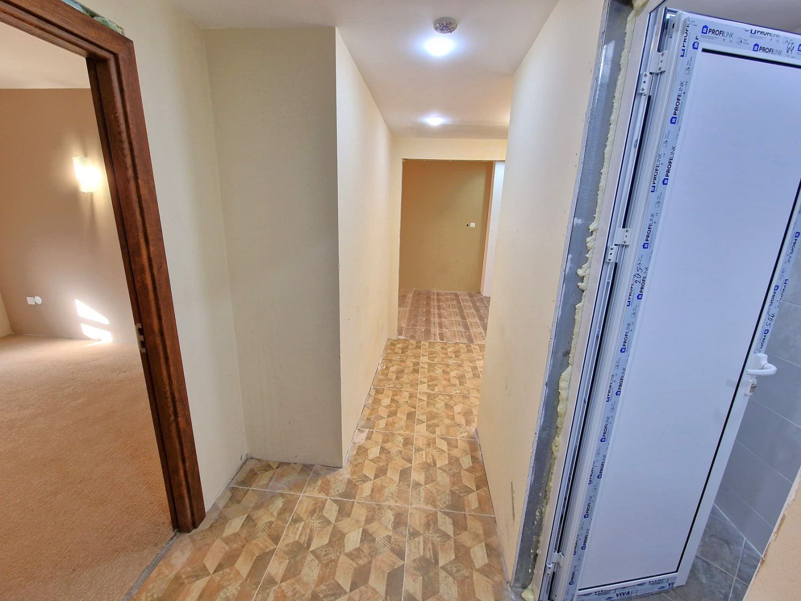 Банско: Тристаен апартамент за продажба в жилищна сграда с ниска такса