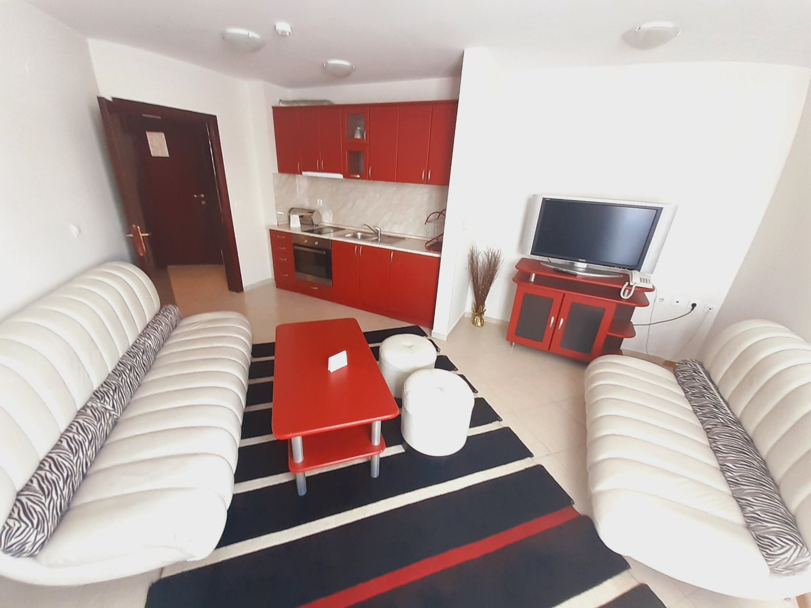 Банско: Тристаен апартамент в затворен комплекс Elegant LUX със Спа зона и басейн