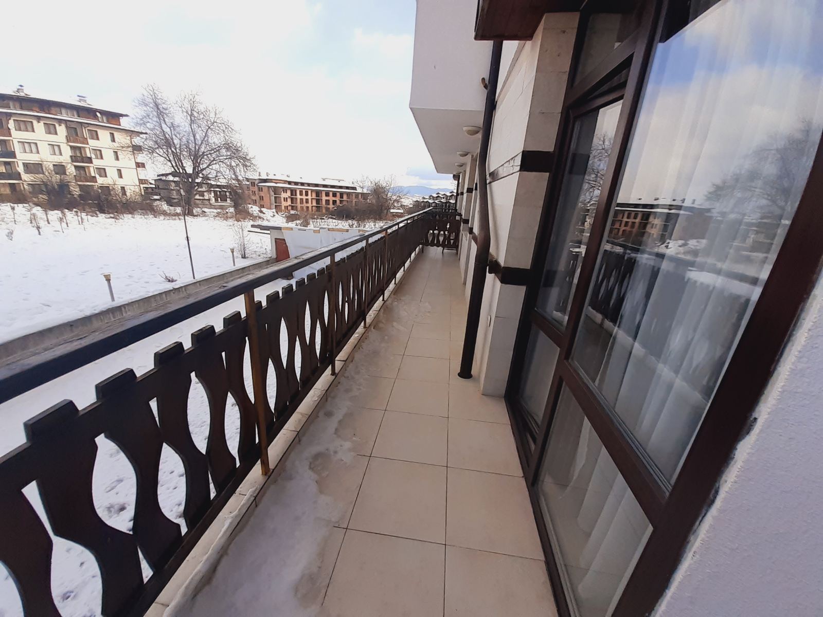 Банско: Тристаен апартамент в затворен комплекс Elegant LUX със Спа зона и басейн