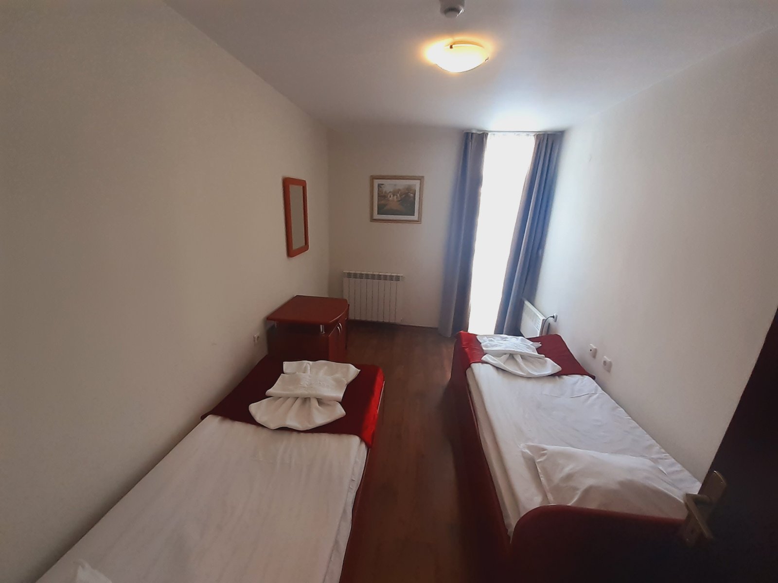 Банско: Тристаен апартамент в затворен комплекс Elegant LUX със Спа зона и басейн