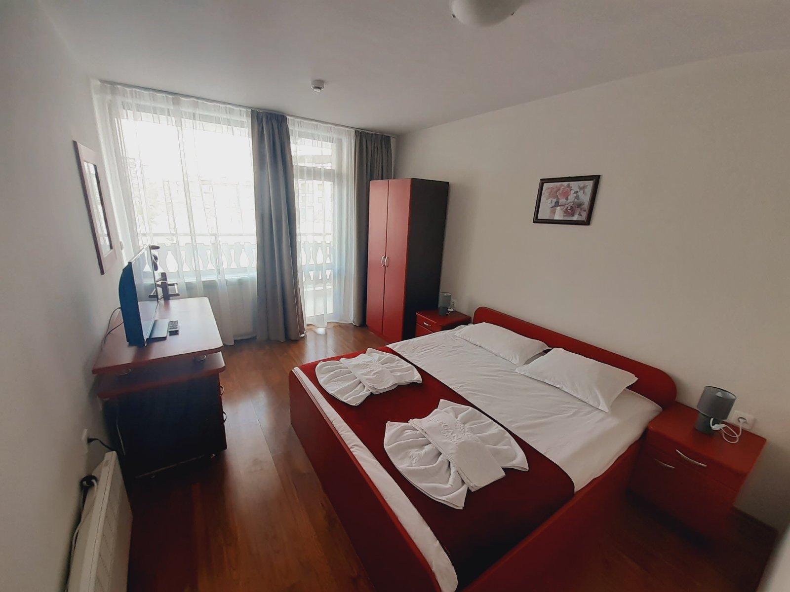 Банско: Тристаен апартамент в затворен комплекс Elegant LUX със Спа зона и басейн