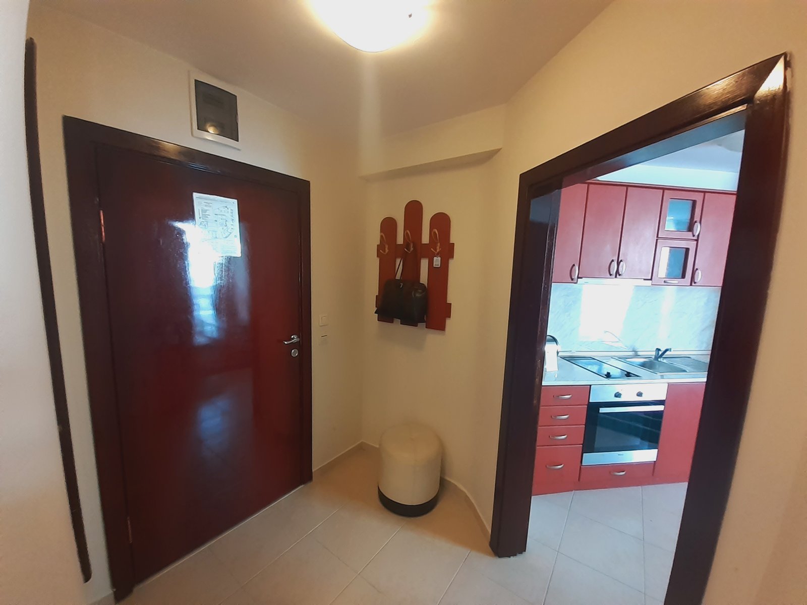 Банско: Тристаен апартамент в затворен комплекс Elegant LUX със Спа зона и басейн