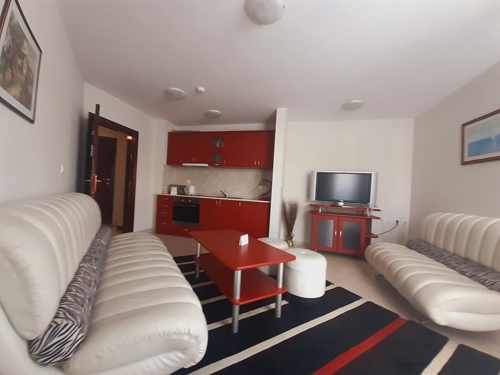 Банско: Тристаен апартамент в затворен комплекс Elegant LUX със Спа зона и басейн