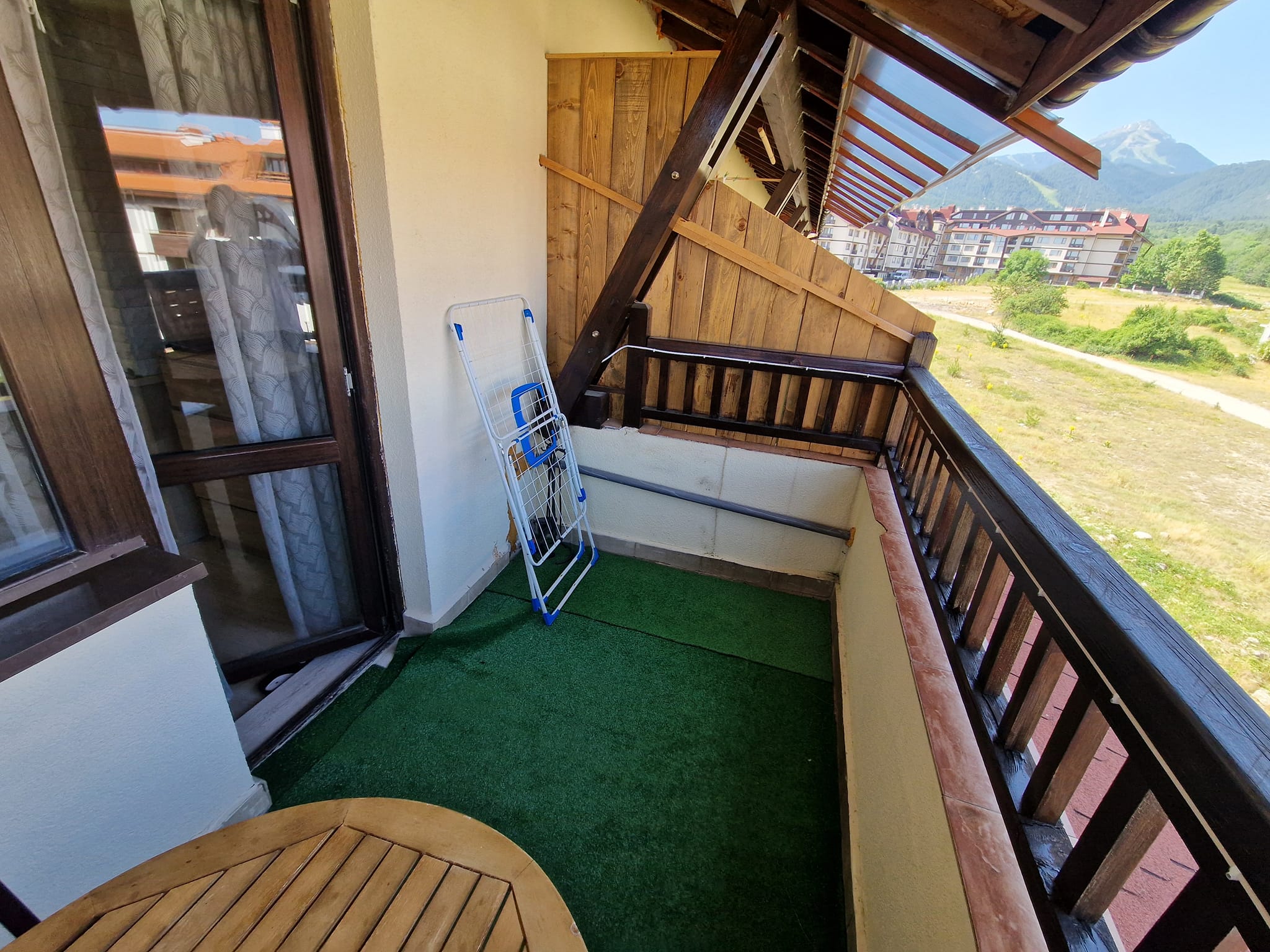 Енергийно ефективен апартамент за продажба с гледка към Пирин планина