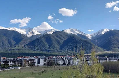 Тристаен апартамент с южно изложение за продажба в комплекс Мурите, до Pirin Golf