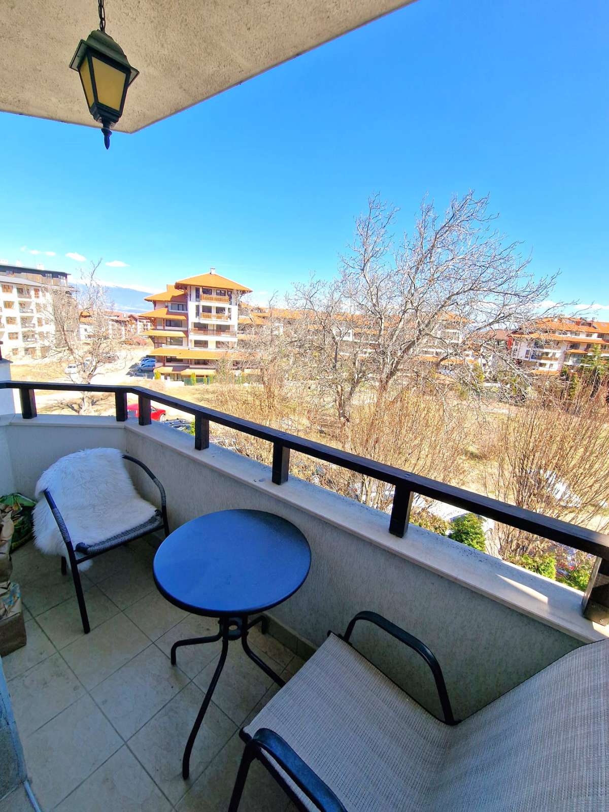 Модерен, уютен тристаен апартамент с ново обзавеждане и с фронтална гледка към Пирин планина