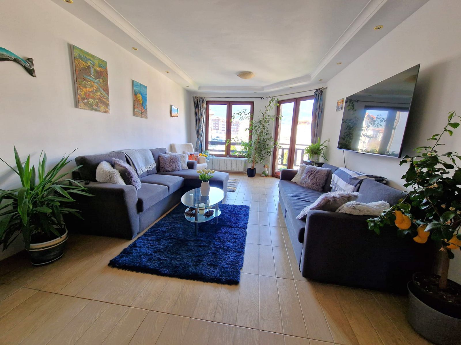 Модерен, уютен тристаен апартамент с ново обзавеждане и с фронтална гледка към Пирин планина