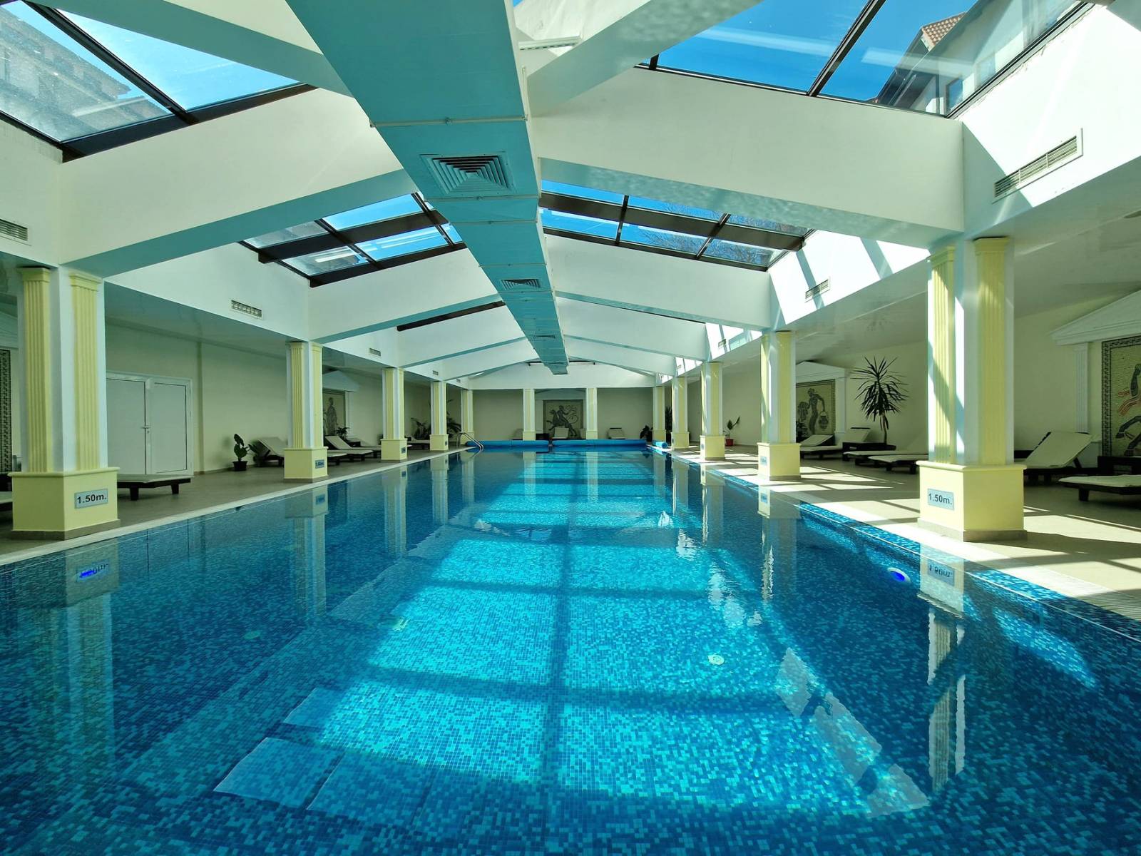 Модерен, уютен тристаен апартамент с ново обзавеждане и с фронтална гледка към Пирин планина