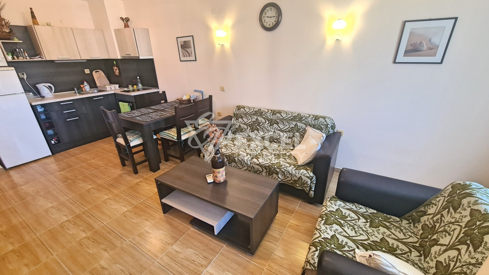 Просторен и красив двустаен апартамент с гледка басейн в Свети Влас