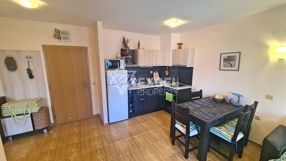 Просторен и красив двустаен апартамент с гледка басейн в Свети Влас