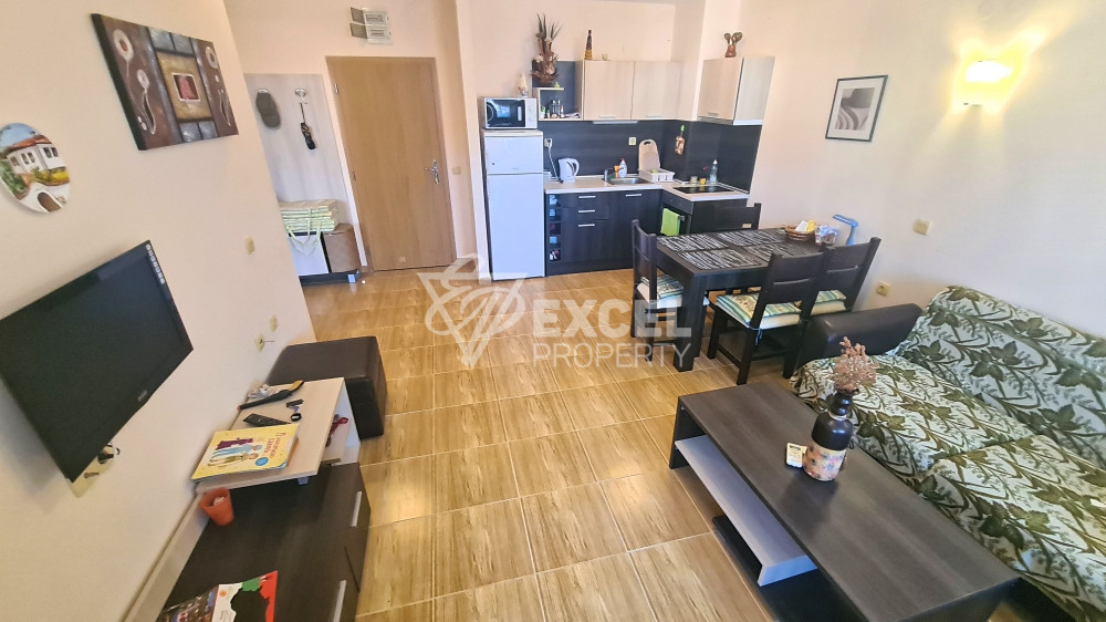 Просторен и красив двустаен апартамент с гледка басейн в Свети Влас