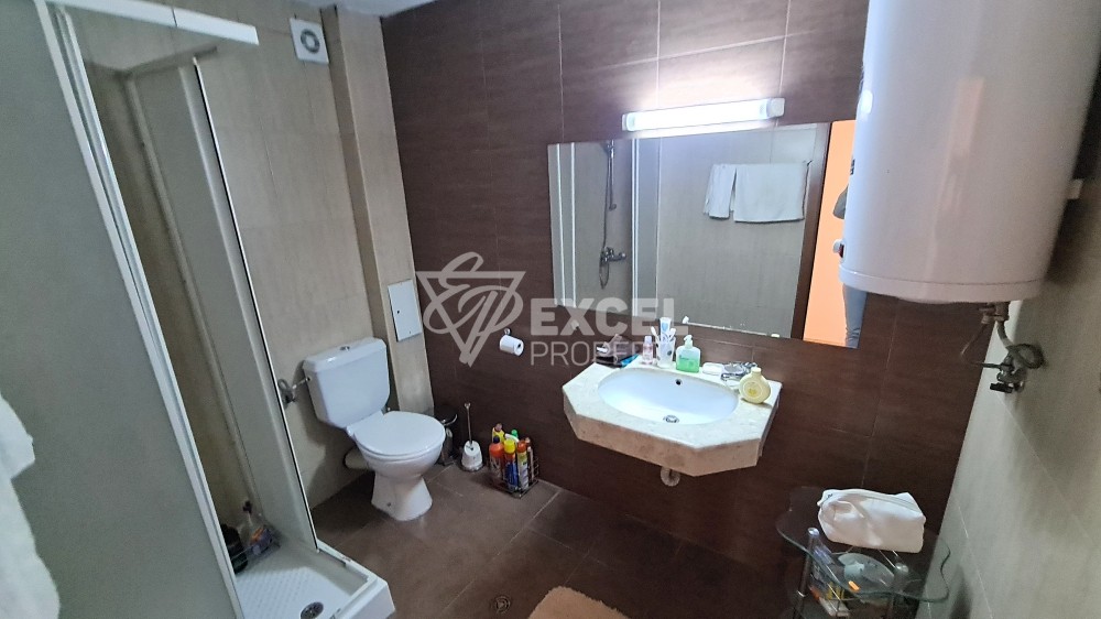 Намалена цена! Изключително просторен двустаен апартамент на централната алея в Слънчев бряг