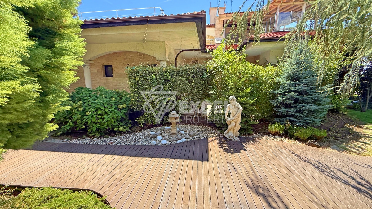 Уникален много-стаен апартамент на първа линия море в комплекс Каса Реал, Свети Влас