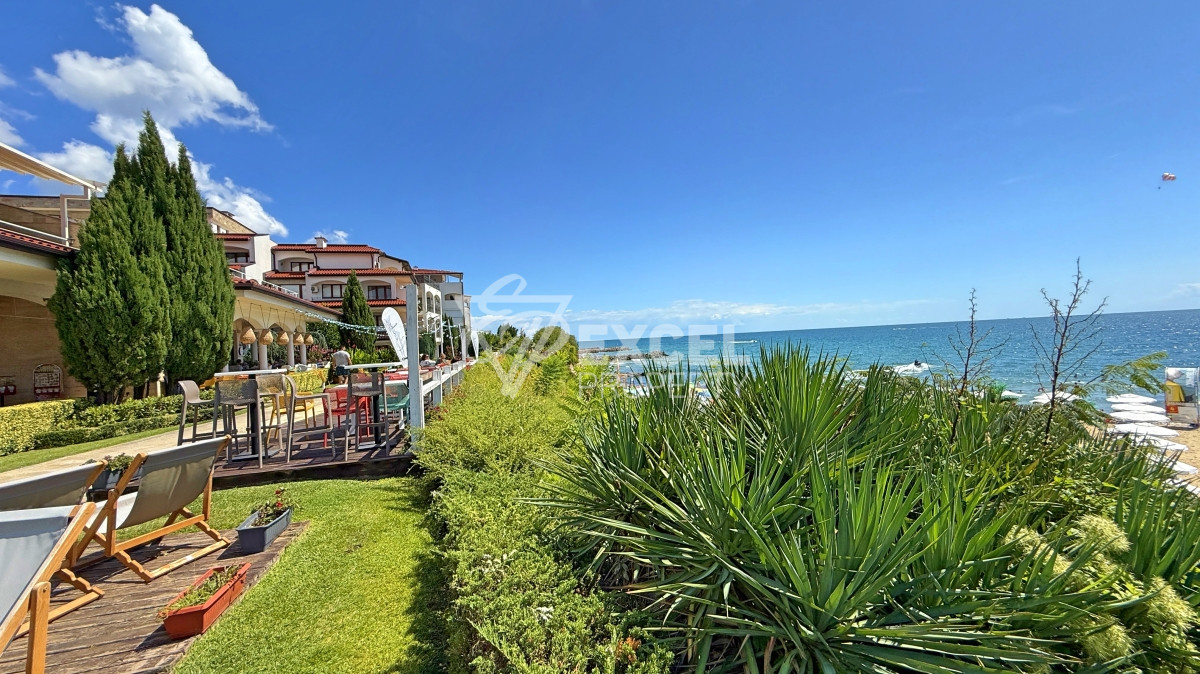 Уникален много-стаен апартамент на първа линия море в комплекс Каса Реал, Свети Влас