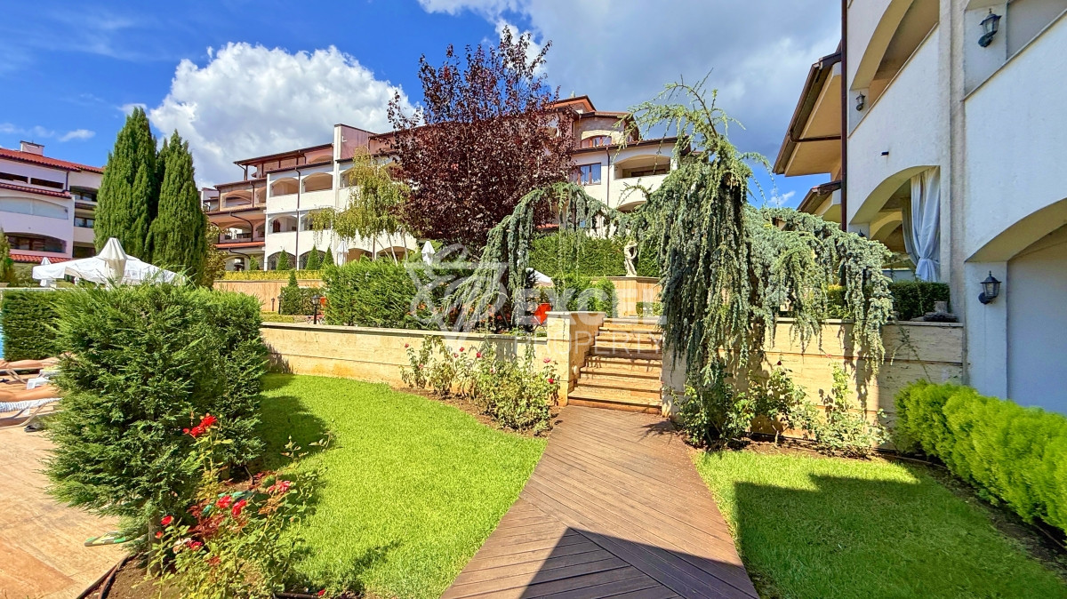 Уникален много-стаен апартамент на първа линия море в комплекс Каса Реал, Свети Влас