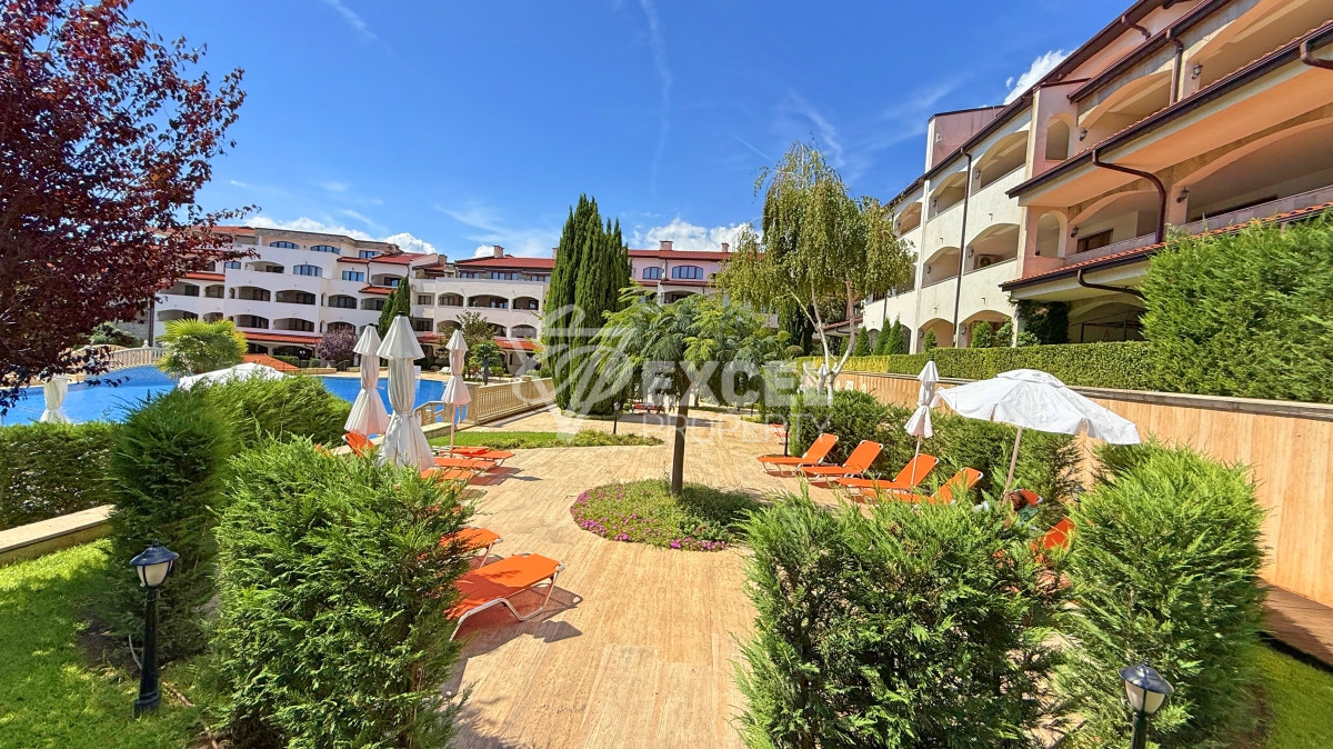 Уникален много-стаен апартамент на първа линия море в комплекс Каса Реал, Свети Влас