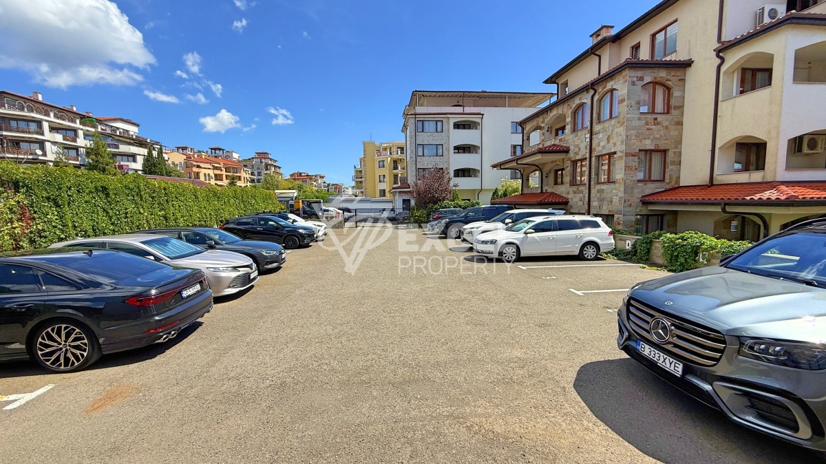 Уникален много-стаен апартамент на първа линия море в комплекс Каса Реал, Свети Влас