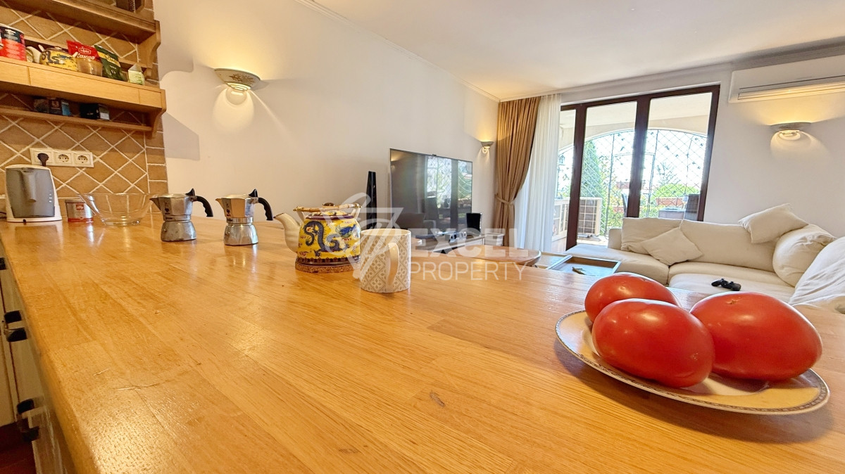 Уникален много-стаен апартамент на първа линия море в комплекс Каса Реал, Свети Влас