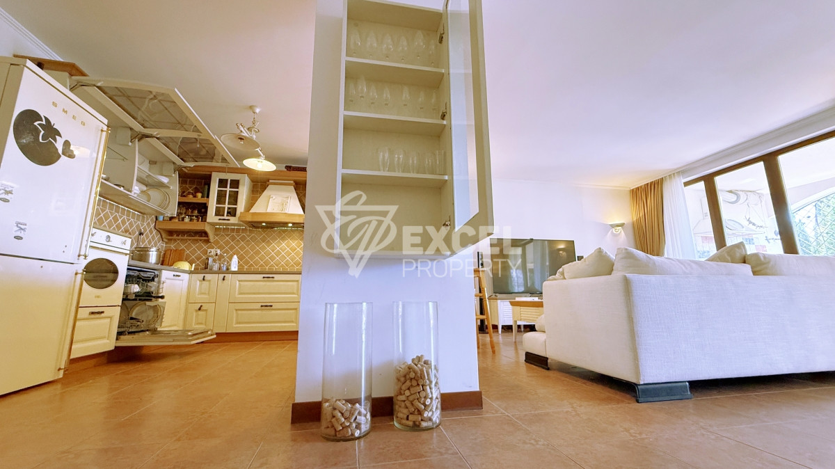 Уникален много-стаен апартамент на първа линия море в комплекс Каса Реал, Свети Влас