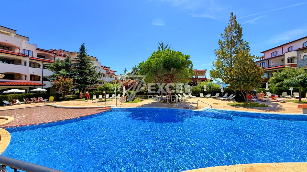 Уникален много-стаен апартамент на първа линия море в комплекс Каса Реал, Свети Влас