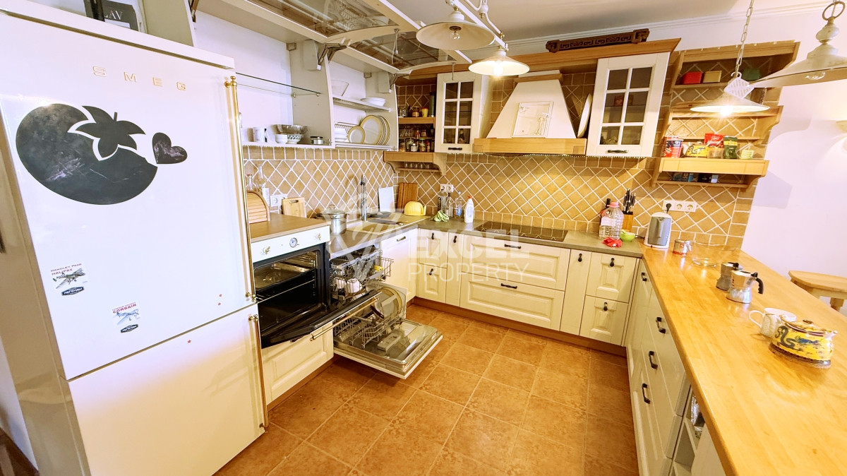 Уникален много-стаен апартамент на първа линия море в комплекс Каса Реал, Свети Влас