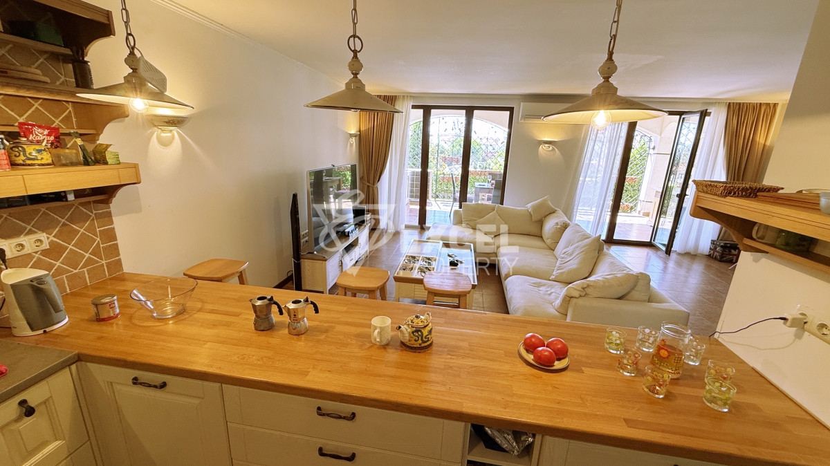 Уникален много-стаен апартамент на първа линия море в комплекс Каса Реал, Свети Влас