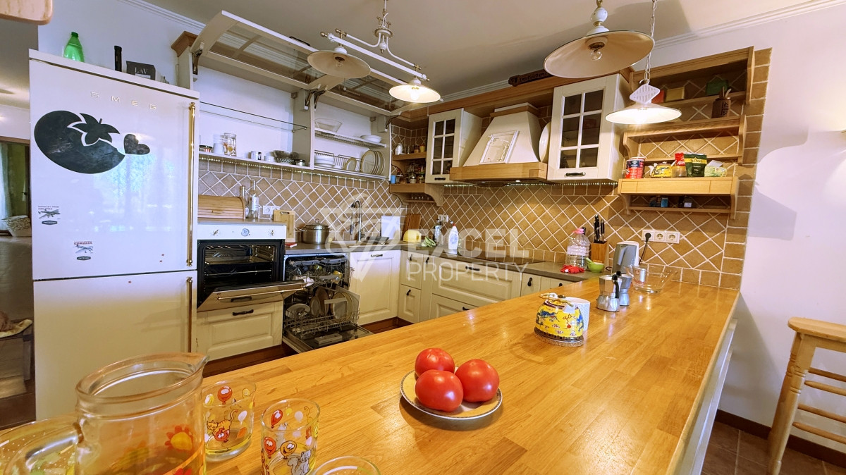 Уникален много-стаен апартамент на първа линия море в комплекс Каса Реал, Свети Влас