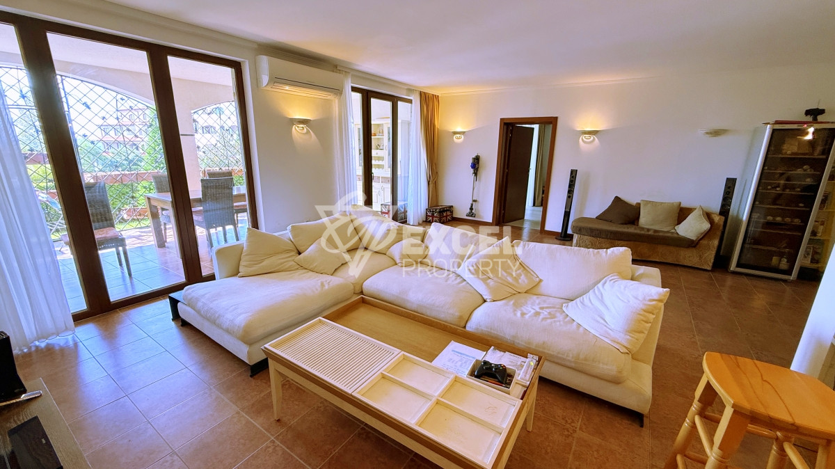 Уникален много-стаен апартамент на първа линия море в комплекс Каса Реал, Свети Влас