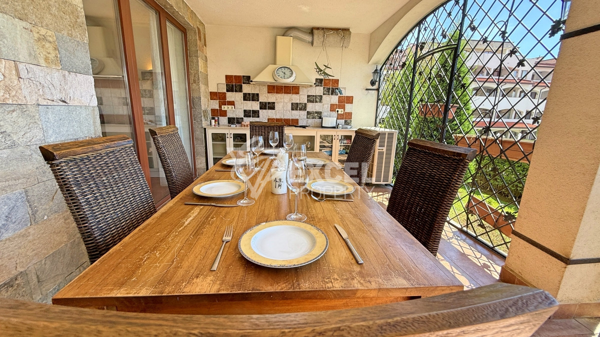 Уникален много-стаен апартамент на първа линия море в комплекс Каса Реал, Свети Влас