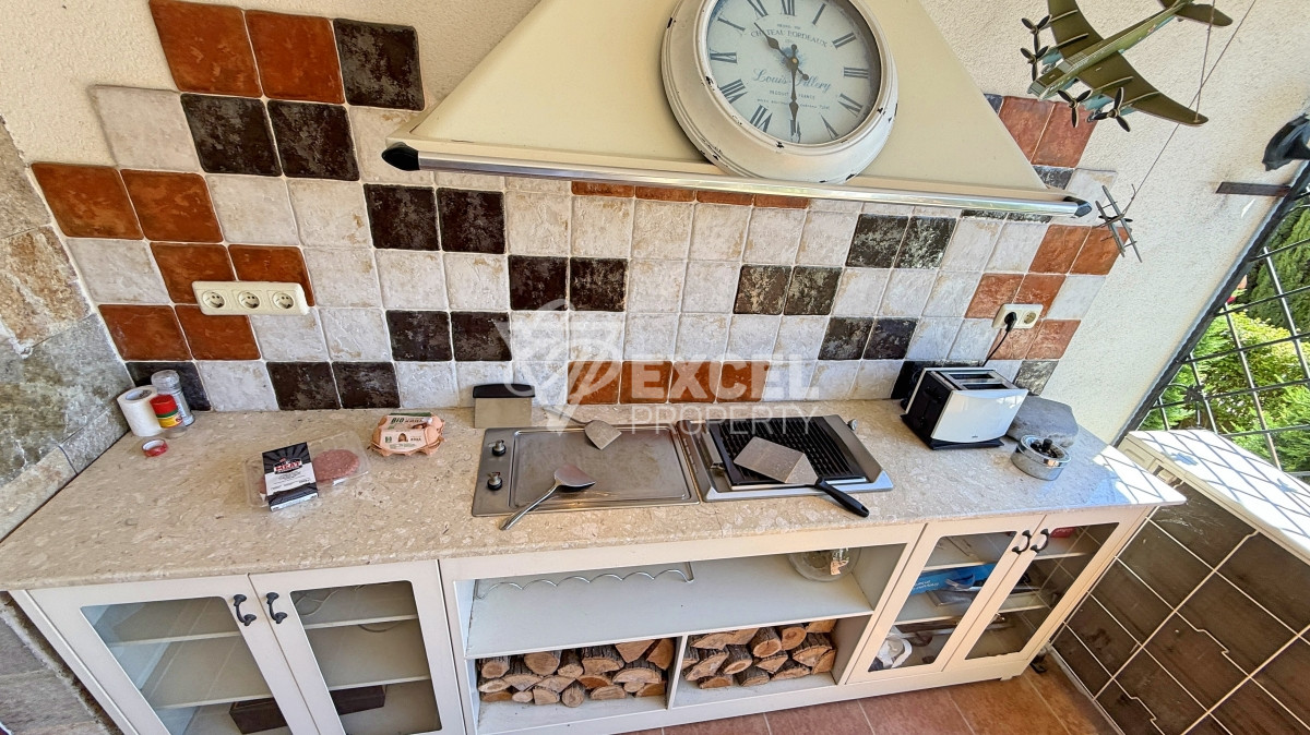 Уникален много-стаен апартамент на първа линия море в комплекс Каса Реал, Свети Влас