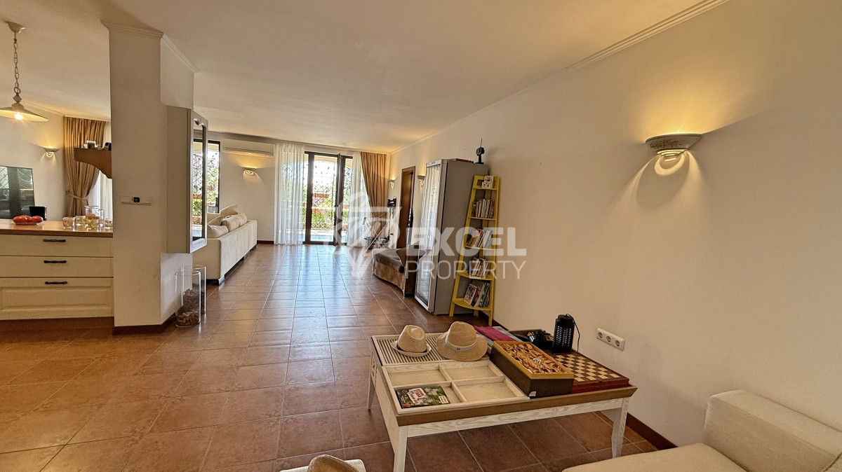 Уникален много-стаен апартамент на първа линия море в комплекс Каса Реал, Свети Влас