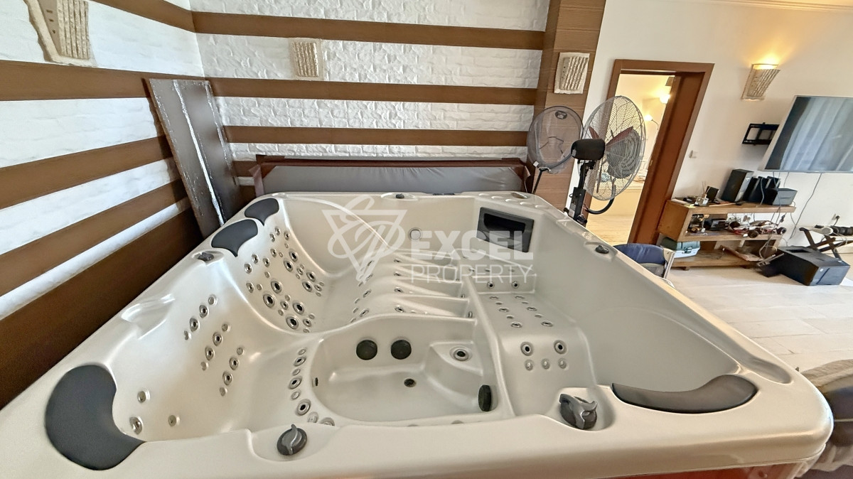 Уникален много-стаен апартамент на първа линия море в комплекс Каса Реал, Свети Влас