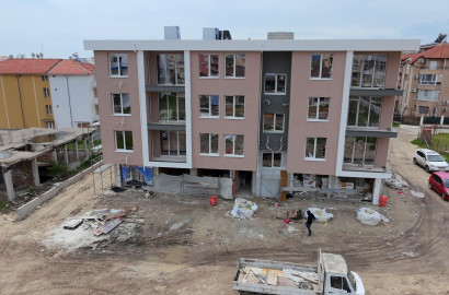 Изгодно предложение за инвестиция в новострояща се сграда в центъра на Равда