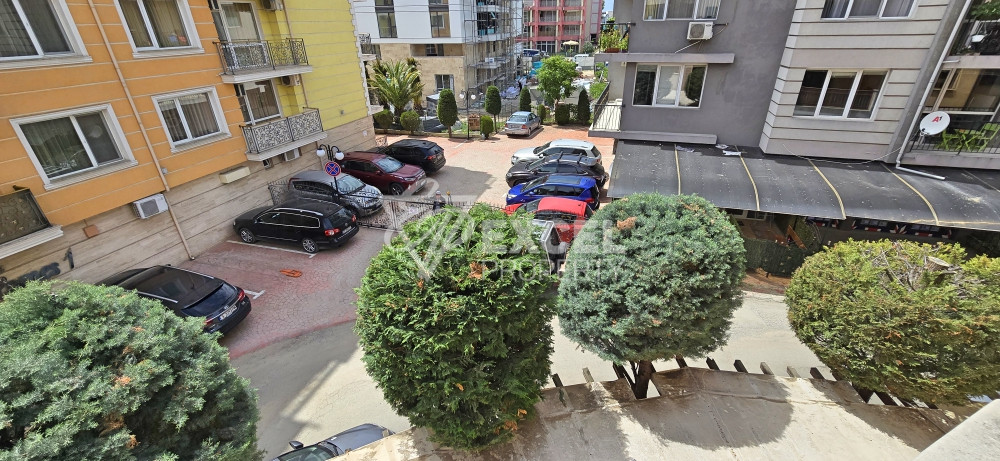 Двустаен обзаведен апартамент в хубав комплекс в центъра на Слънчев бряг