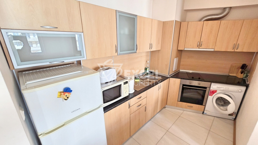 🏡 Тристаен апартамент с гледка към басейна в отлично поддържан комплекс