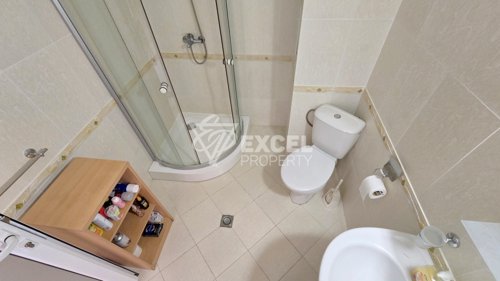 🏡 Тристаен апартамент с гледка към басейна в отлично поддържан комплекс