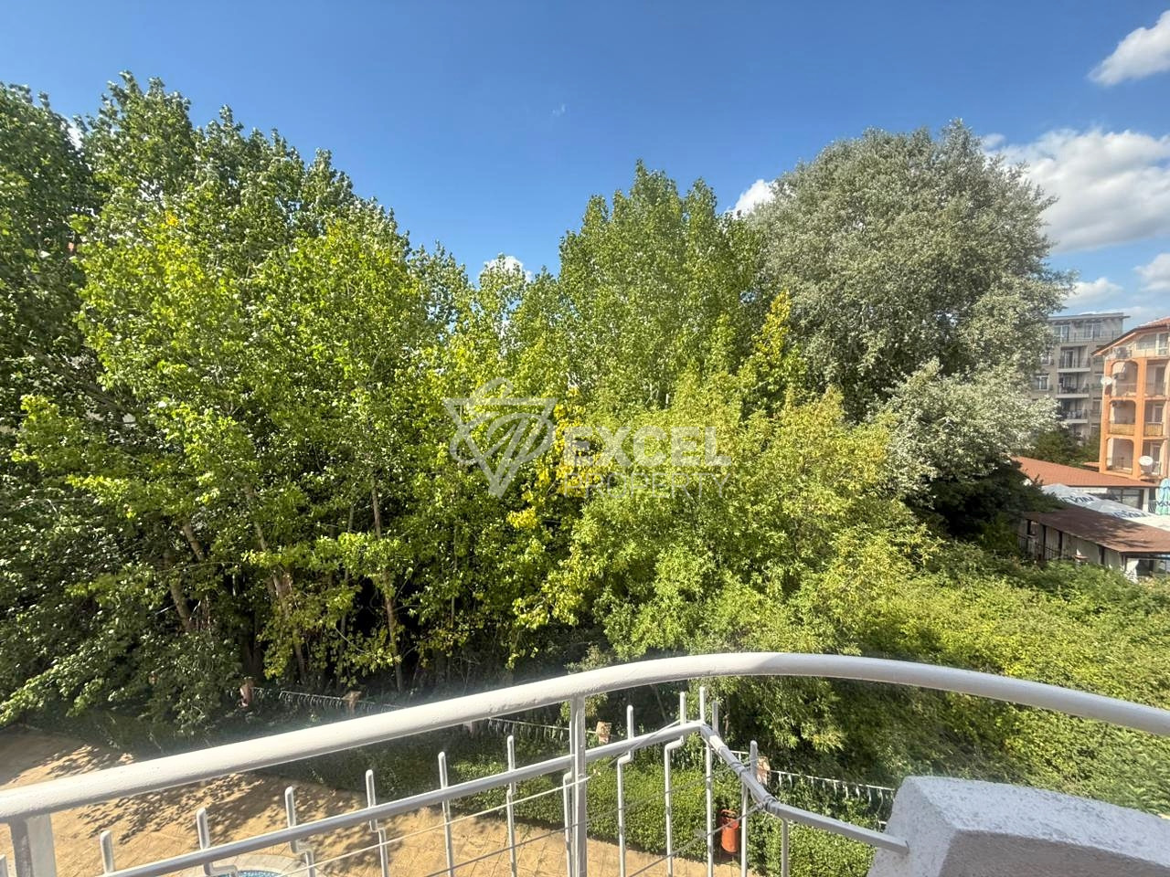 Тристаен, обзаведен имот без такса за поддръжка-Слънчев Бряг